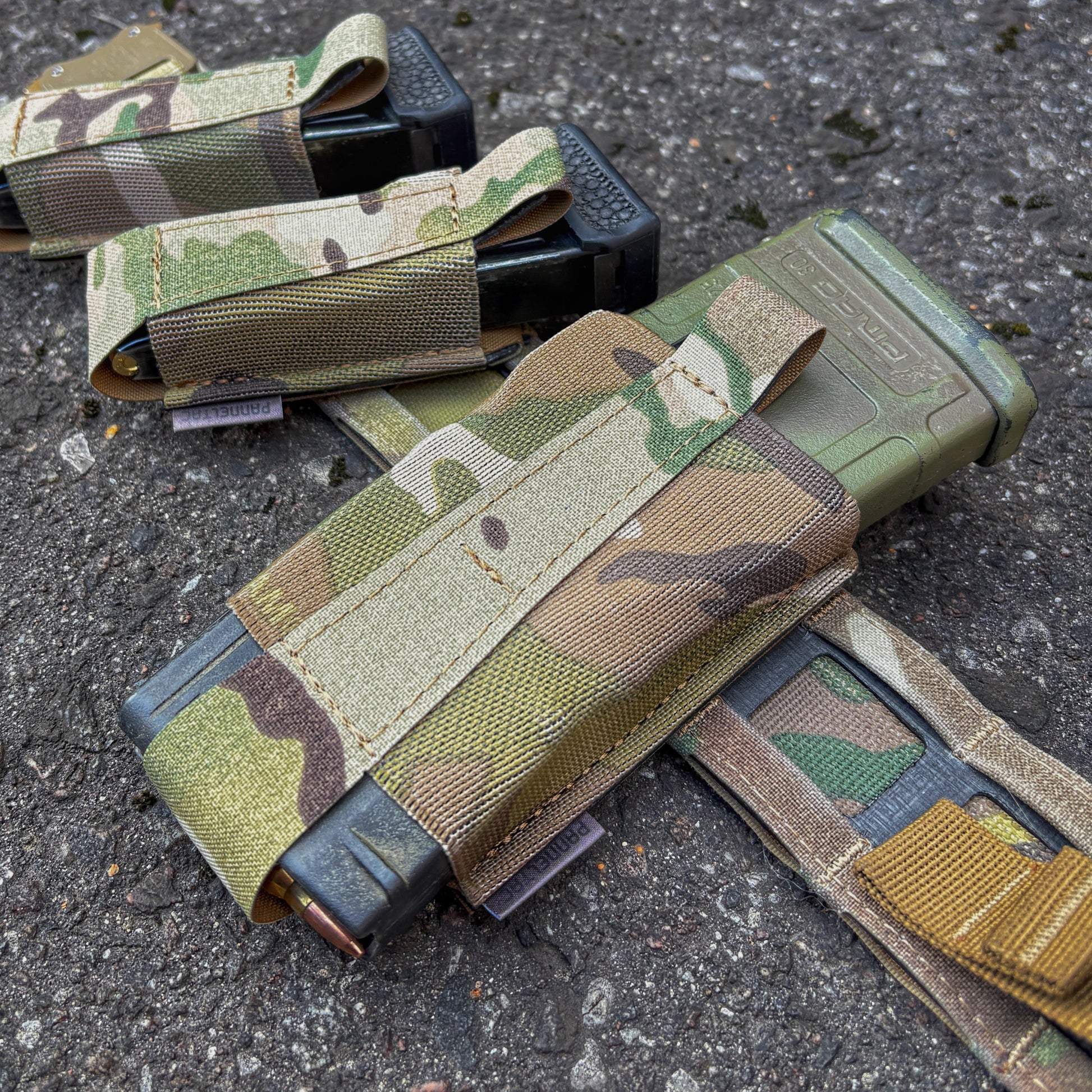 PANNELTAC ELASTIC PMAG CARRIER in MultiCam Original mounted to PANNELTAC STRIDE belt.