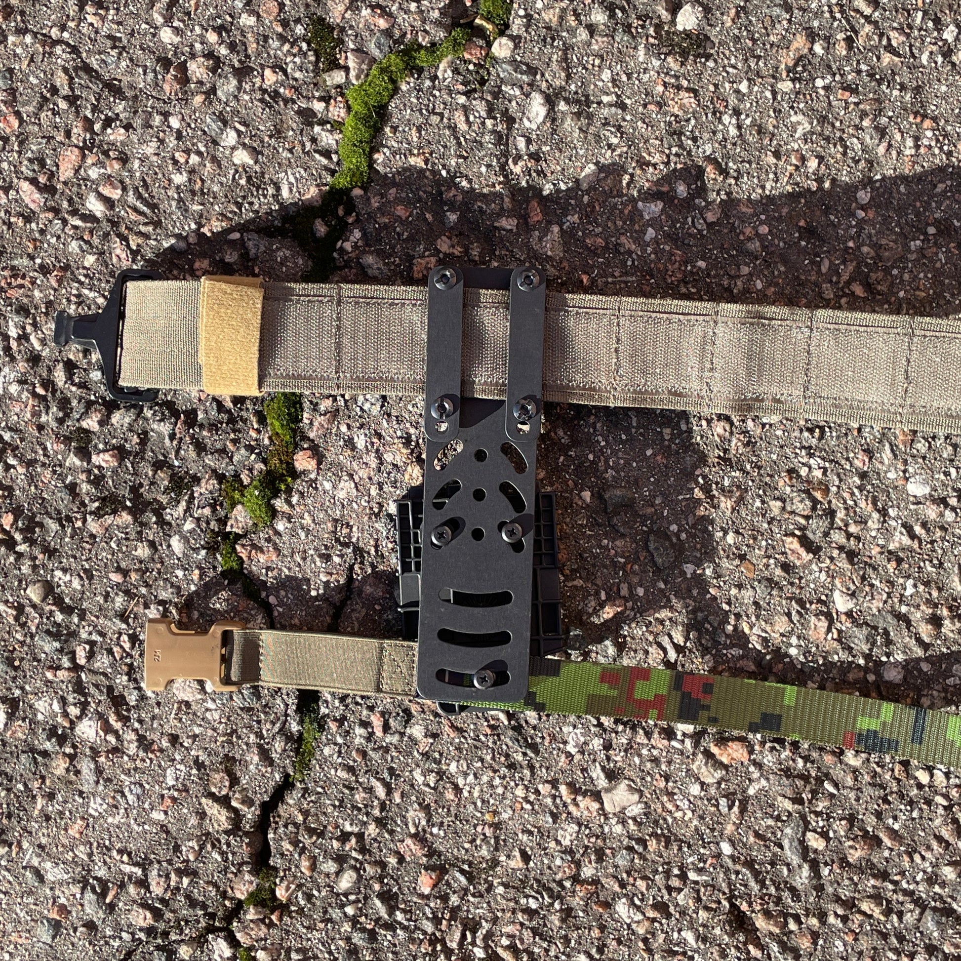 PANNEL TAC HOLSTER DROP MOUNT HDM-1 Black Anodize with PANNELTAC THIGH STRAP TS-2