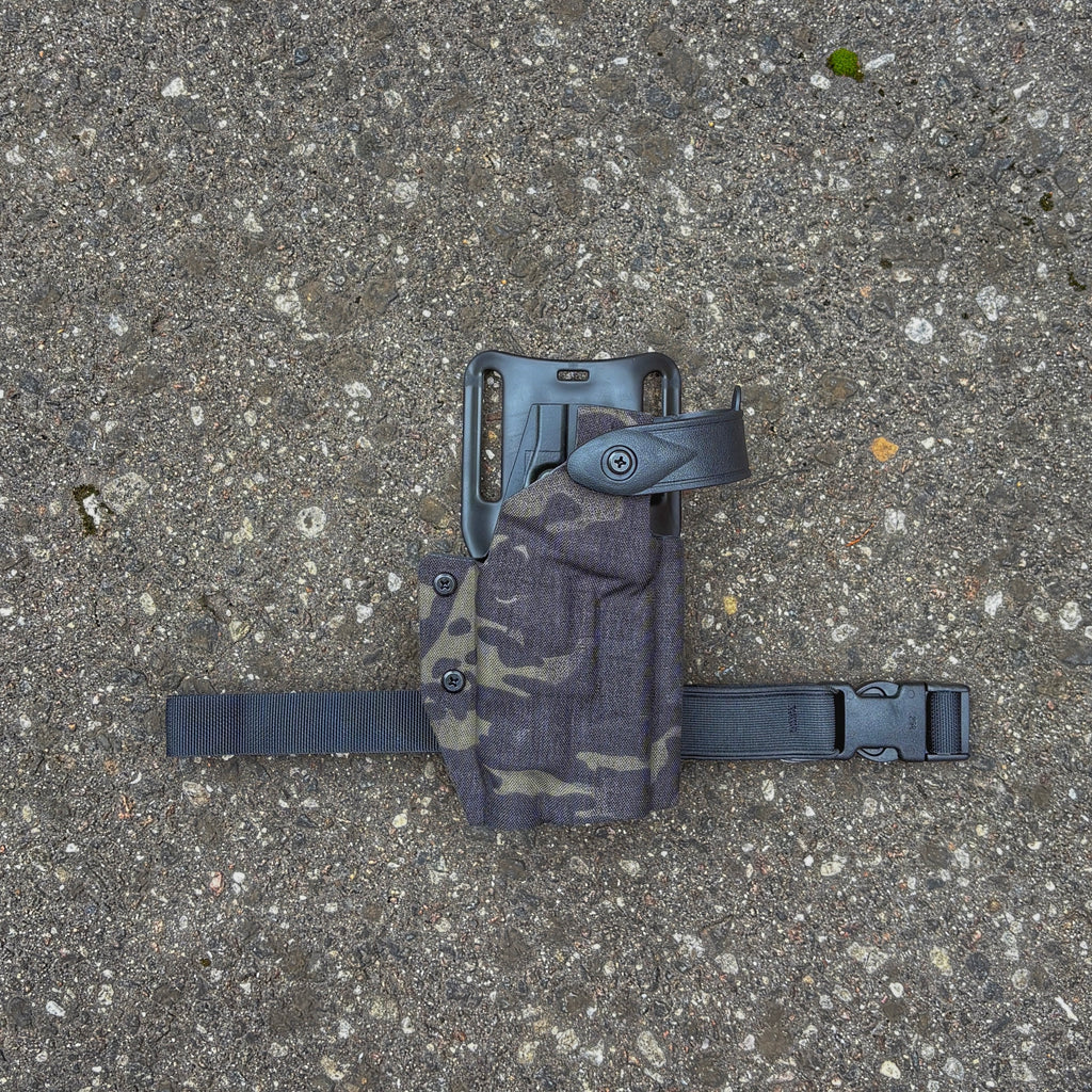 PANNELTAC LVL2 KYDEX pistol holster in MultiCam Black with black PANNELTAC Thigh Strap