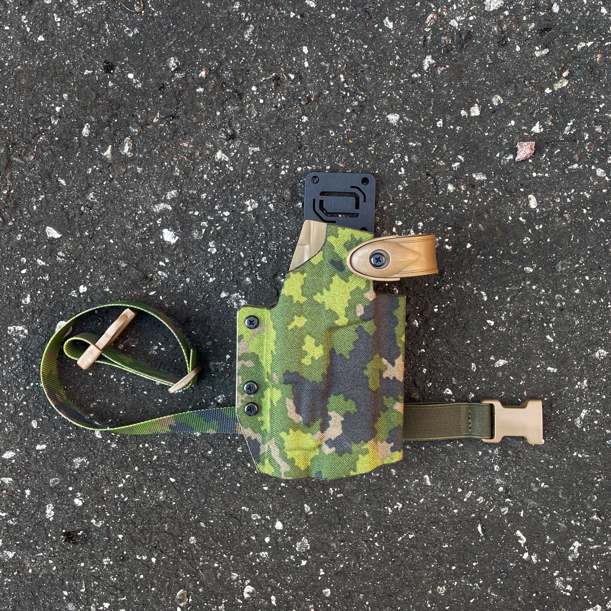 PANNELTAC  Thigh Strap TS-2 in M05 color with PANNELTAC LVL2 holster in M05 wrap, Holster Drop Mount HDM-1
