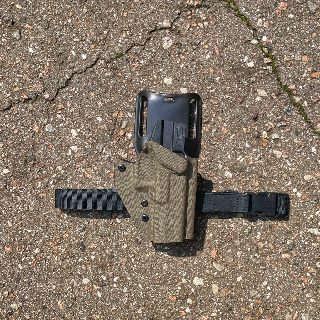 PANNELTAC  KYDEX OWB MID-DROP holster for GLOCK 17 with a PANNELTAC Thigh Strap TS-2