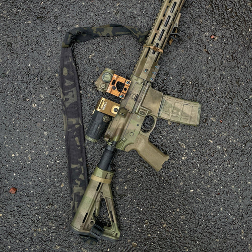 PANNELTAC RIFLE SLING RIHMIK-1 in MultiCam Black with a Smith & Wesson M&P15 rifle